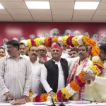 3 के बदले 6 ले गए अखिलेश यादव, इधर से अभय, राकेश और विनोद गए तो उधर से आए BJP के कई पूर्व विधायक